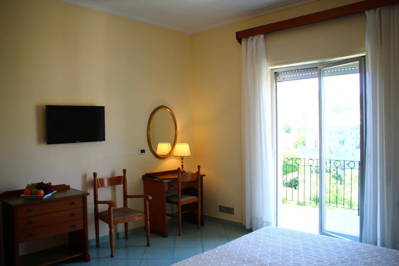 Double Room with Extra Bed and Garden View,736854043:JPEG