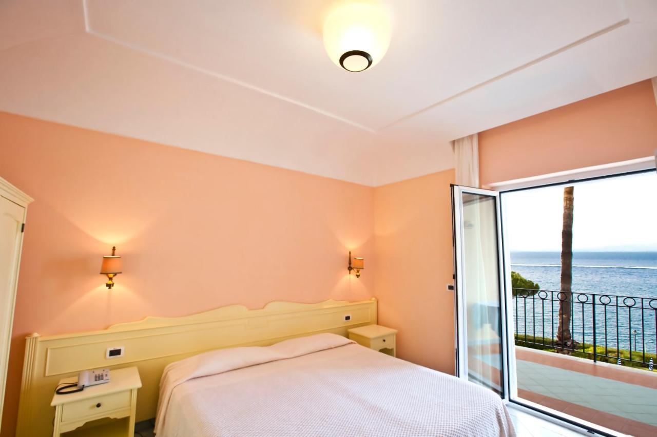 Double or Twin Room with Balcony and Sea View,737326291:JPEG